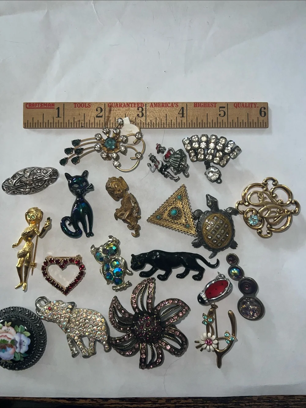 Incredible Lot Vintage brooches & pins